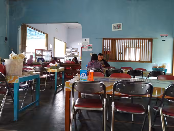 Lesehan Nasi Merah Pari Gogo