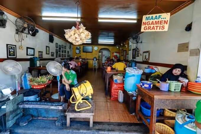 Sate Kelopo Ondomohen Bu Asih - Surabaya