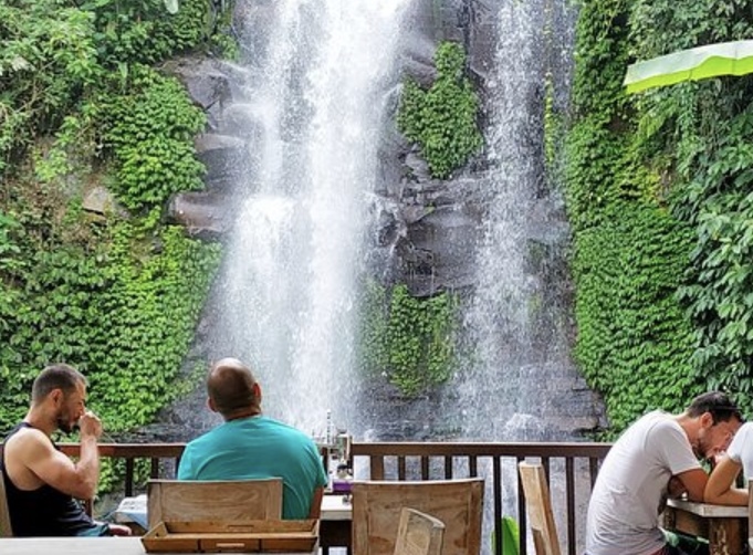 Waterfall Breeze Eco Cafe - Bali