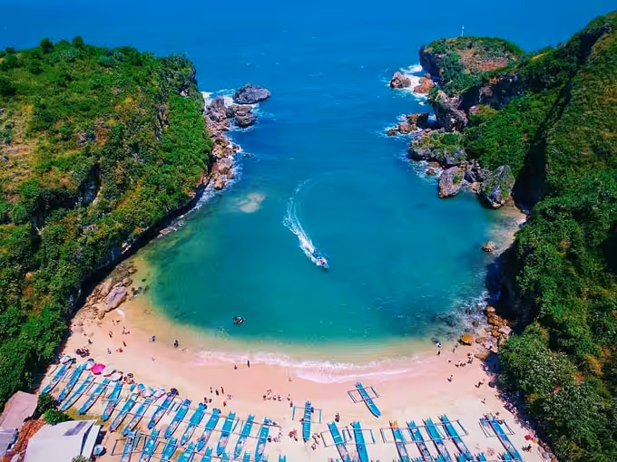 Wisata Pantai Ngrenehan