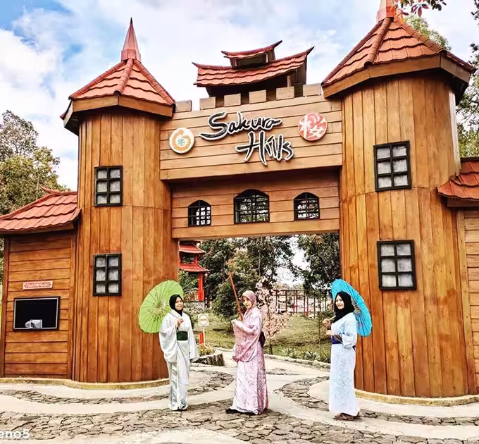 Wisata sakura hills