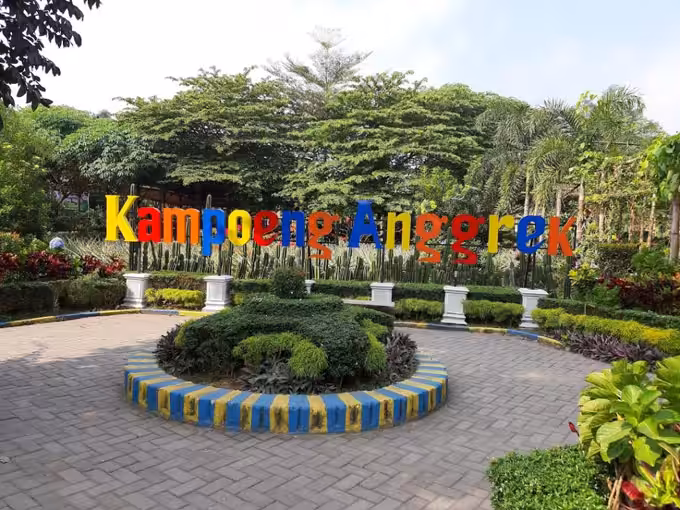 kampung anggrek kediri