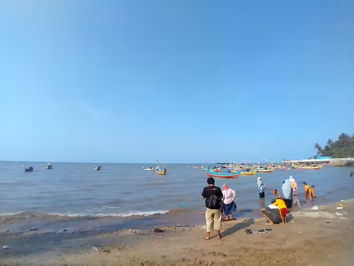 Pantai Kelapa Tuban