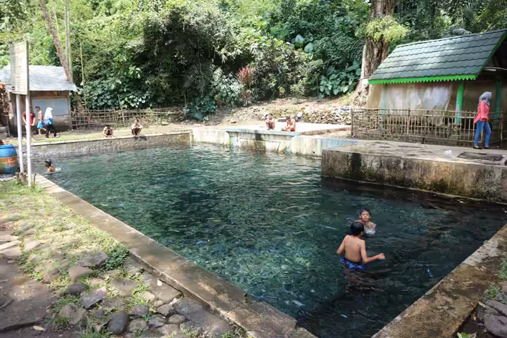 Sumber Mata Air Senjoyo