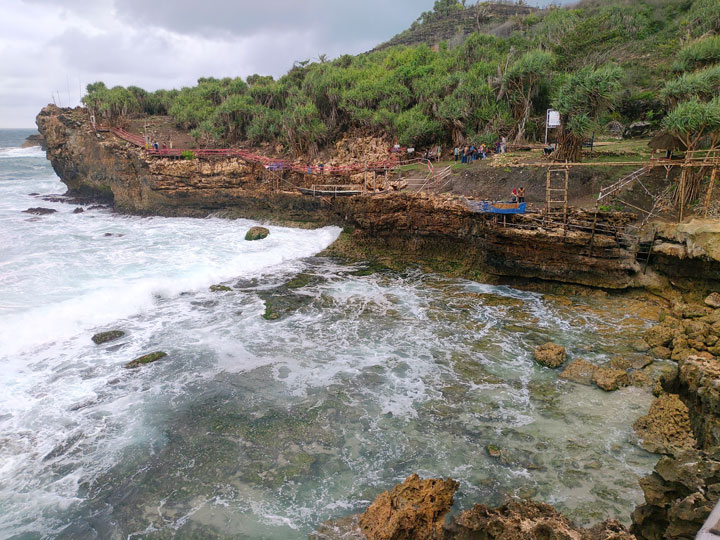 Wisata Pantai Jogan