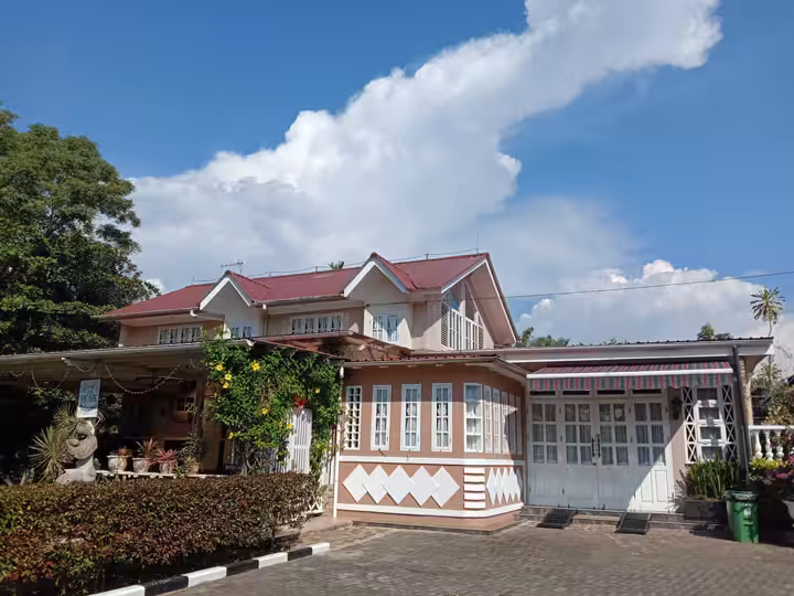 Wisata The Le Hu Garden