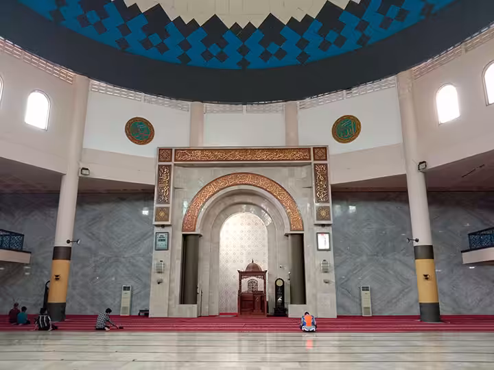 Interior Masjid Raya Bandung