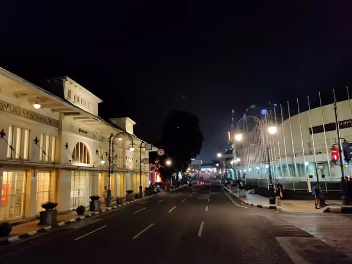 Jalan Braga Bandung Malam Hari