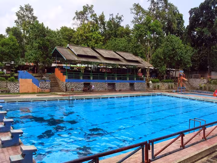 Kolam Renang Banyu Biru Magetan