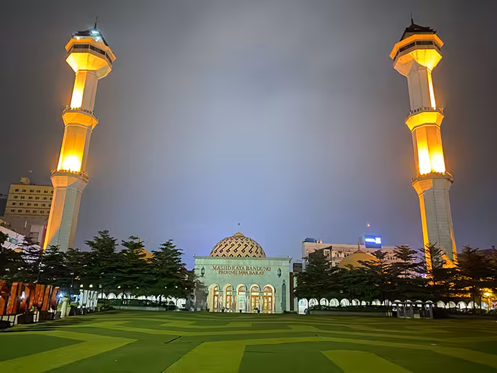 Masjid Raya Bandung Malam Hari
