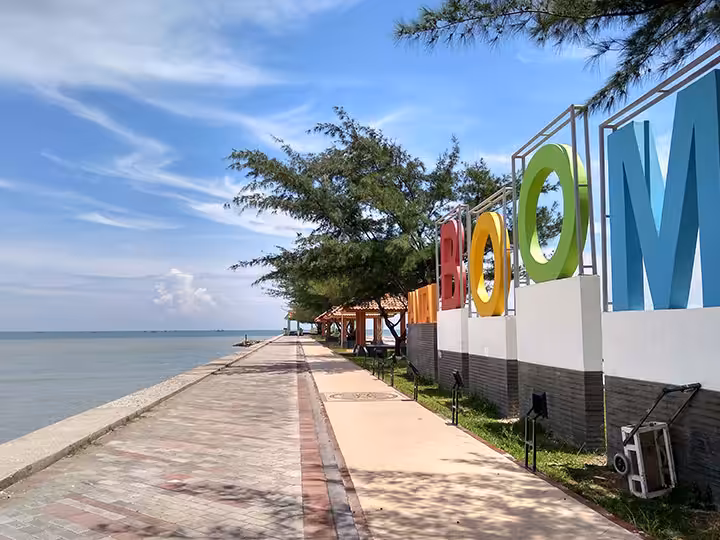 Pantai Boom Tuban