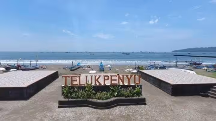 Pantai Teluk Penyu Cilacap