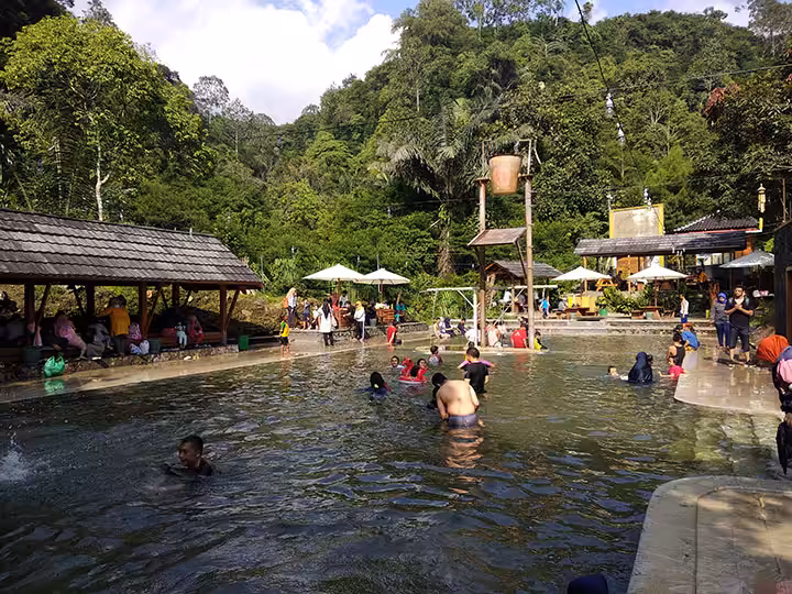 Pemandian Air Panas Cipanas Galunggung Tasikmalaya