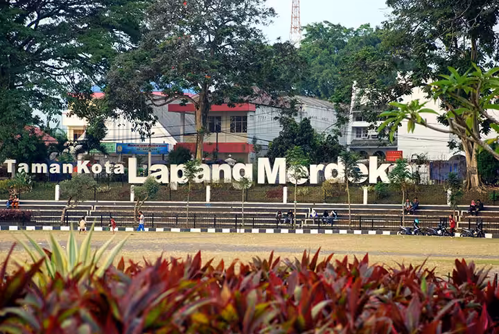 Taman Kota Lapang Merdeka Sukabumi
