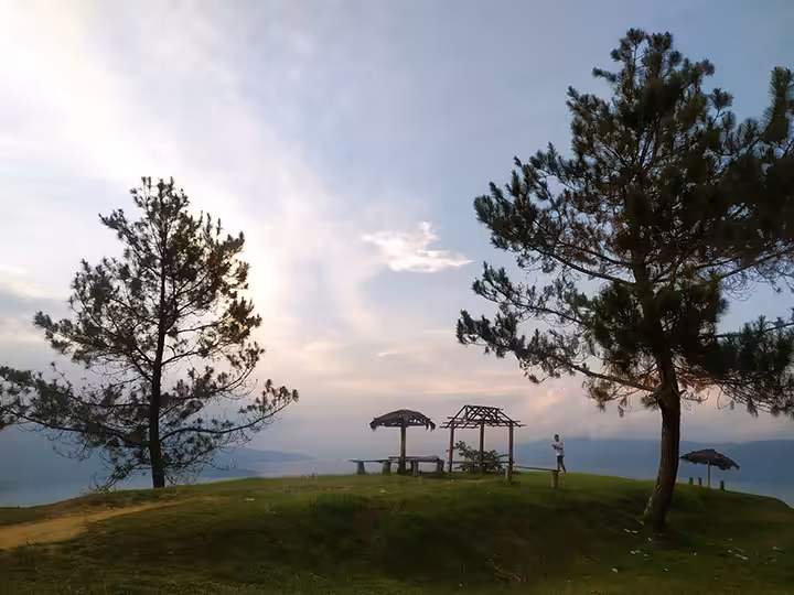 Wisata Bukit Senyum Motung