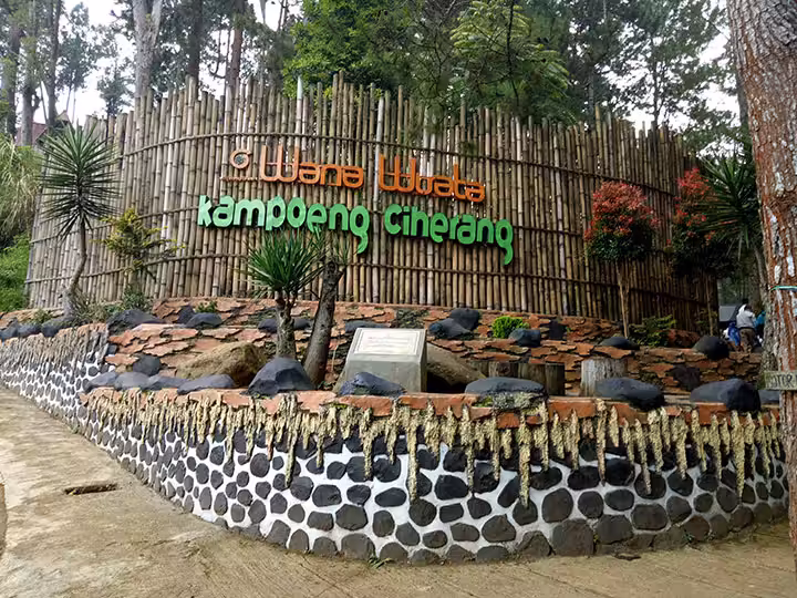 Wisata Kampoeng Ciherang Sumedang