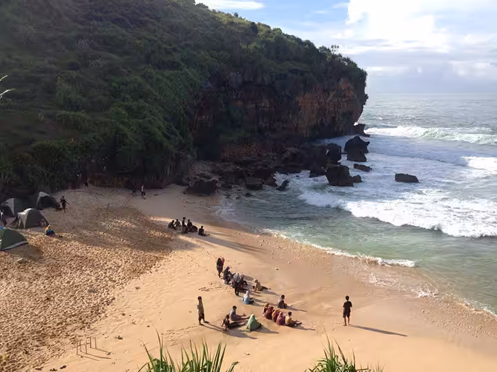 Wisata Pantai Ngeden