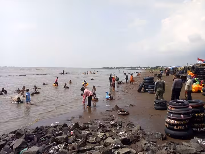 Wisata Pantai Tanjung Kait