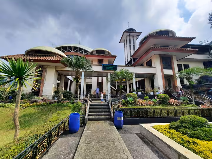 Arsitektur Masjid Atta'awun Puncak