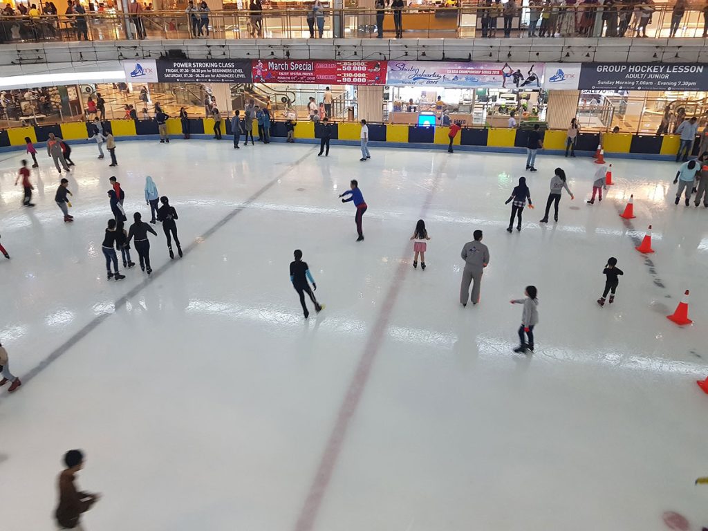 Ice Skating Taman Anggrek Harga Tiket Masuk, Jam Buka & Lokasi