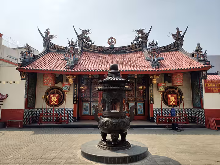 Kelenteng Tek Hay Kiong