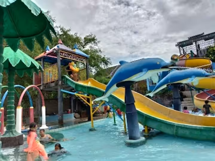 Kolam Renang Banyu Biru spot instagenic