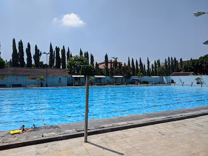 Kolam Renang FIK UNY