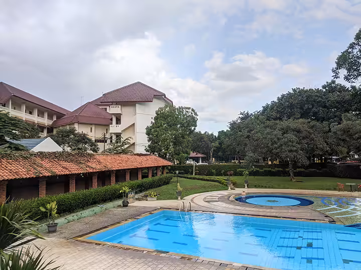 Kolam Renang Wisma Makara UI