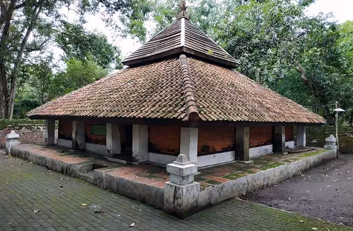 Makam Mbah Suro Pagiyanten