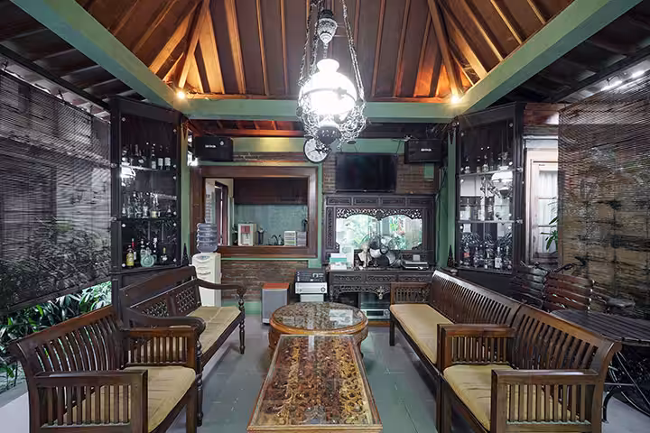 Oyo 804 Ndalem Maharani Guest House