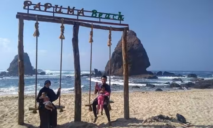 Pantai Papuma Jember spot foto
