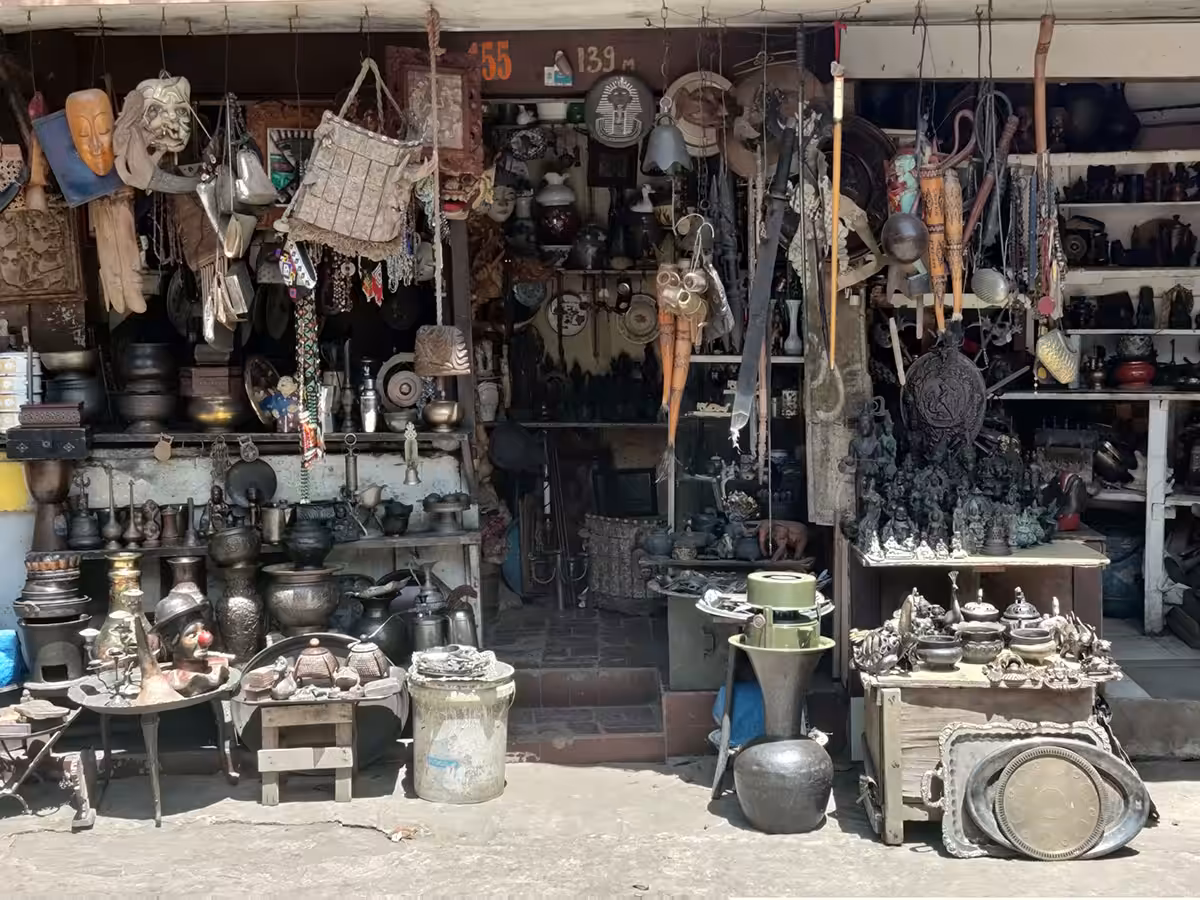 Pasar Loak Jalan Surabaya Jakarta