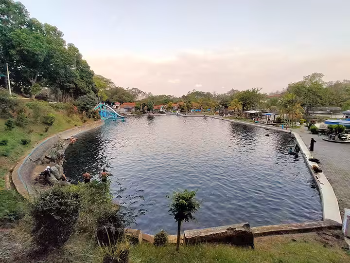 Pemandian Alam Selokambang