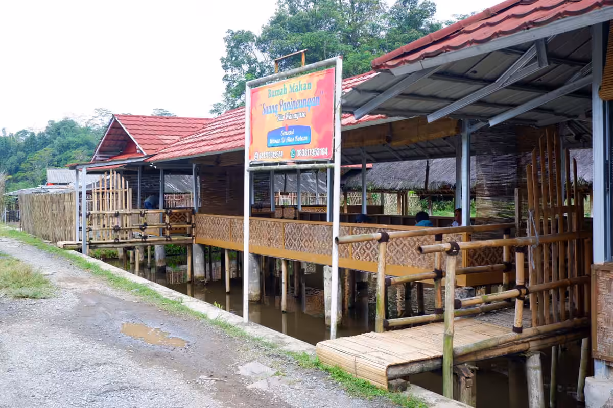 RM Saung Situ Purwakarta