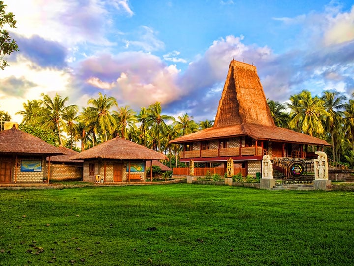 Rumah Adat Pasola