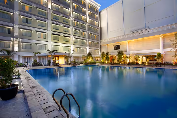 Swimming Pool Sahid Rich Hotel