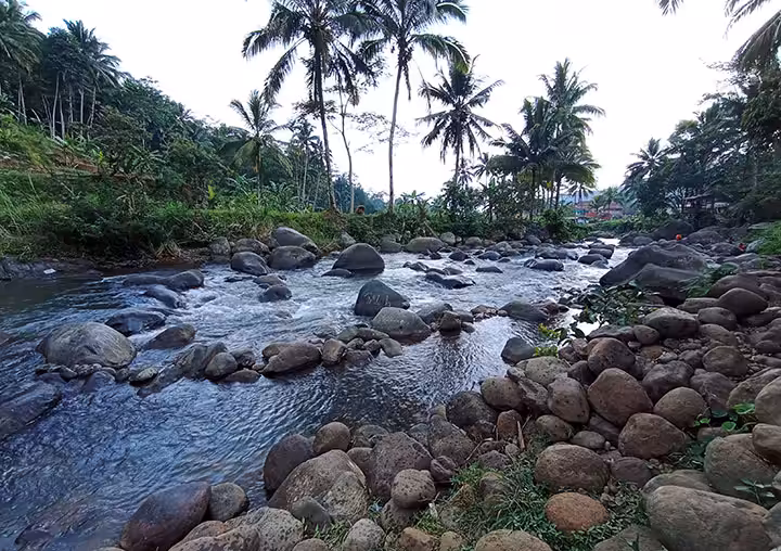 Wisata Alam Cadas Ngampar