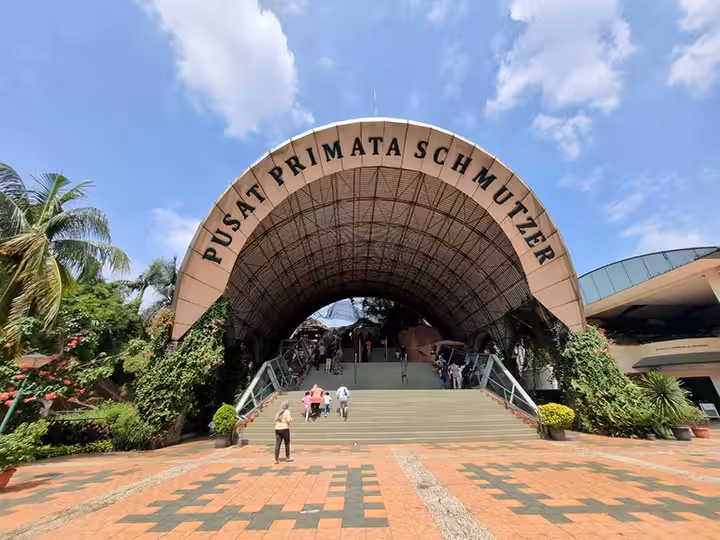 Wisata Kebun Binatang Ragunan