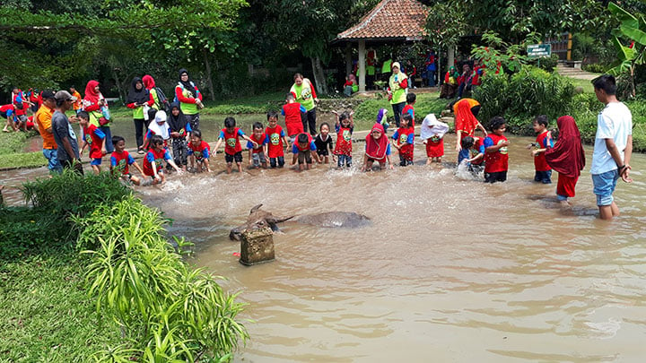 Kampoeng Wisata Cinangneng: Tiket Masuk, Lokasi & Fasilitas