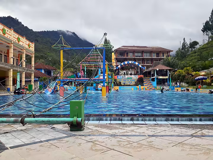 Hot Water Boom Guciku Tempat Wisata di Guci