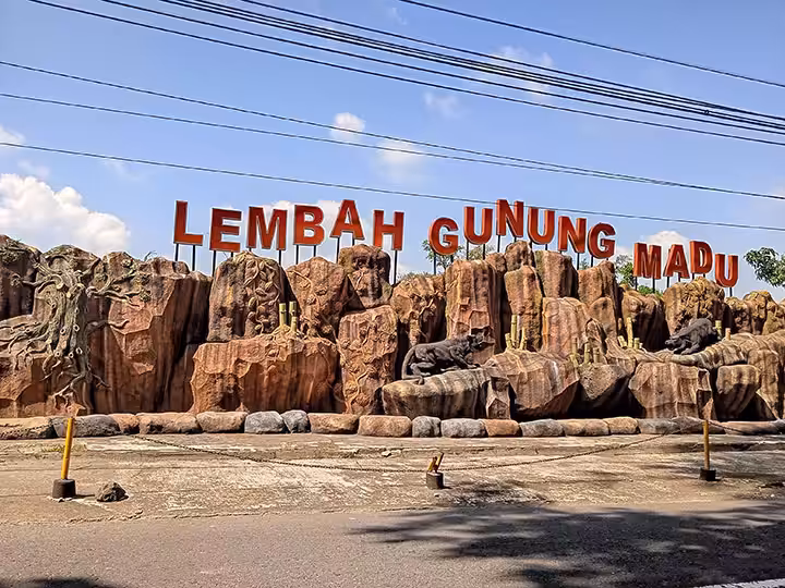 Lembah Gunung Madu