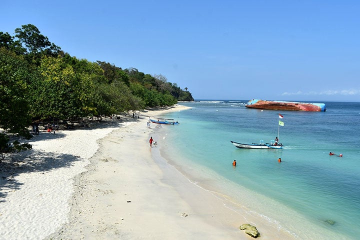 Pantai Pangandaran: Harga Tiket Masuk, Lokasi & Keindahannya