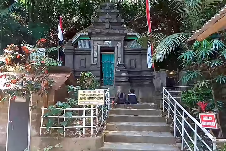 Sejarah Petilasan Prabu Tawang Alun