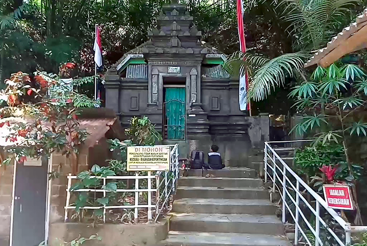 Sejarah Petilasan Prabu Tawang Alun