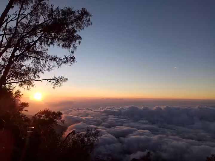 Golden Sunrise Gunung Ranti