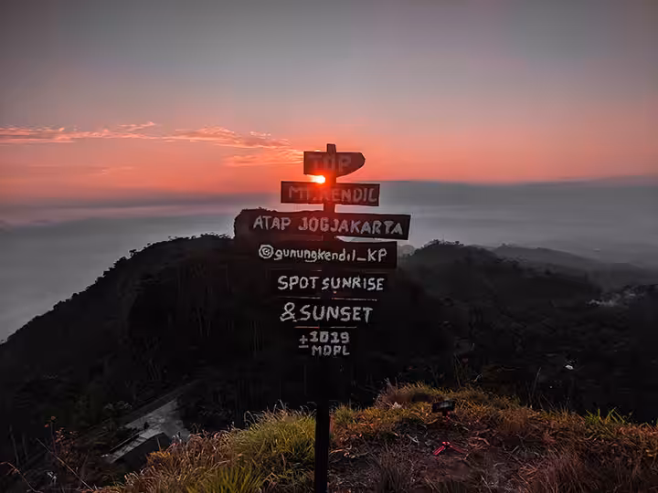 Sunset di Gunung Kendil