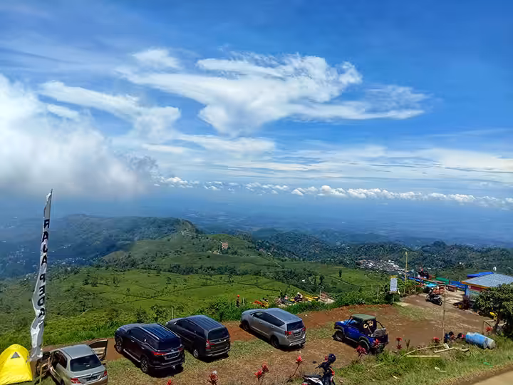 Wisata Bukit Paralayang Kemuning