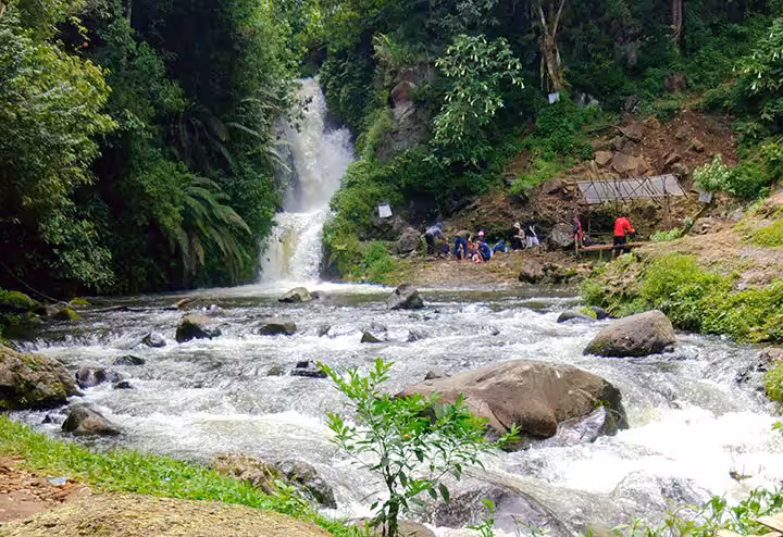 Wisata Curug Tilu Leuwi Opat