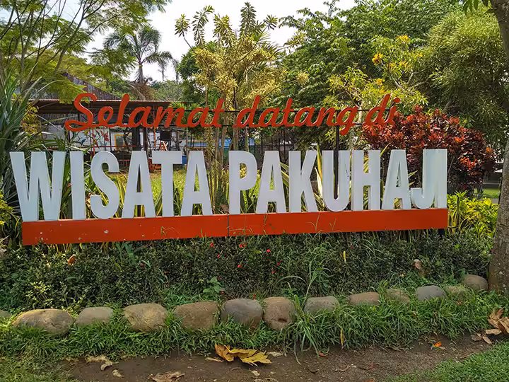 Wisata Pakuhaji