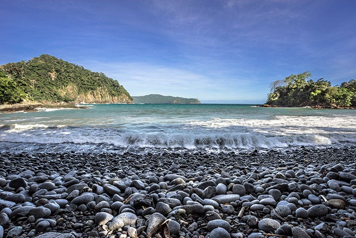 Pantai Batu Banyuwangi: Harga Tiket Masuk, Lokasi & Daya Tarik